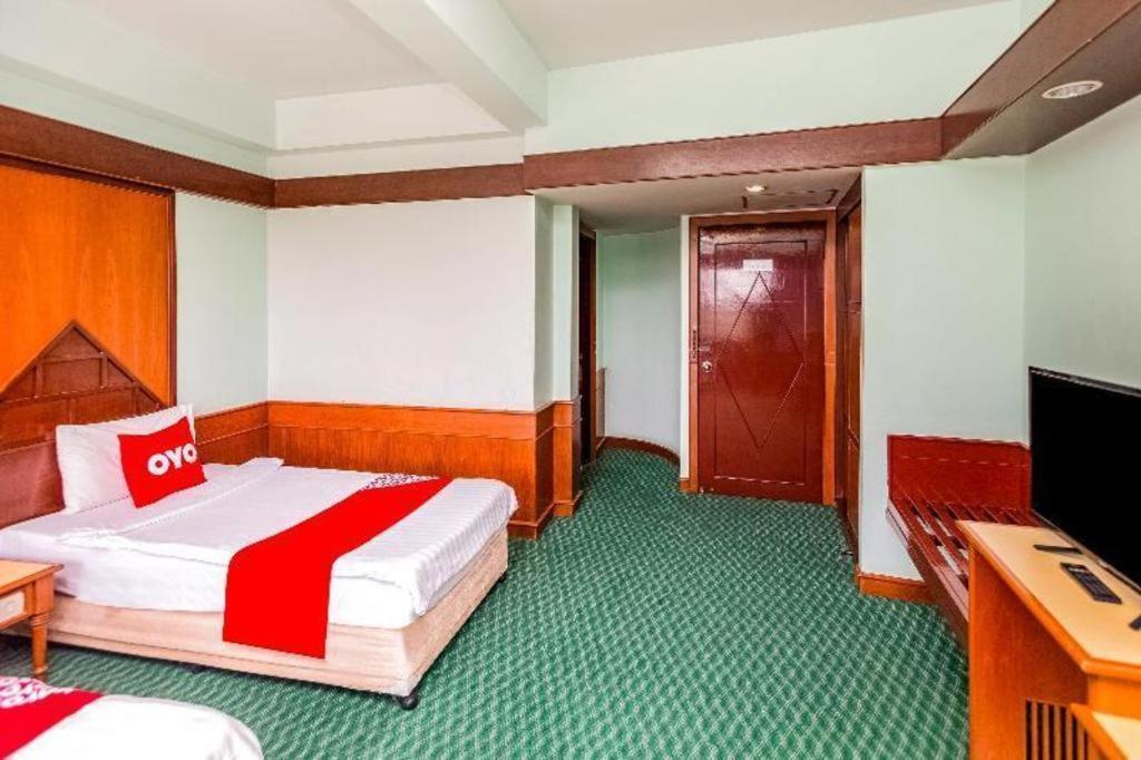 Oyo 441 Grand Thara Hotel Surat Thani Exteriér fotografie